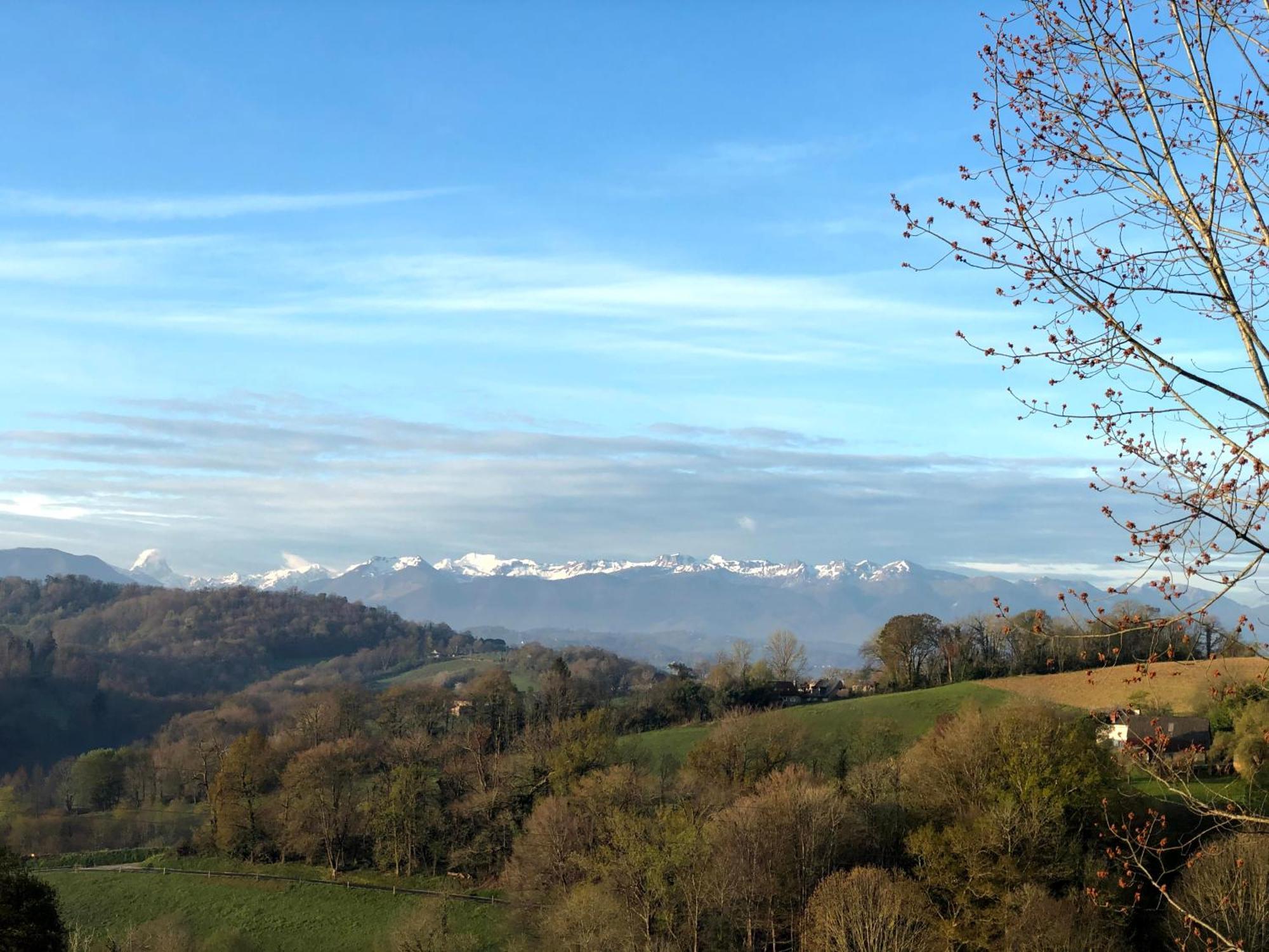 Poulou Pyrenees Gelos Exterior photo